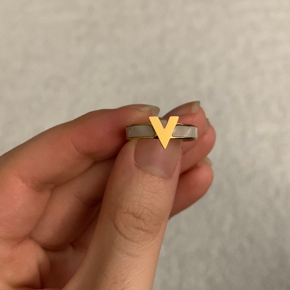 Opal and Gold V Ring - Picture 14 of 16